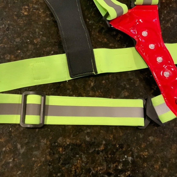 Led Light Up Running Vest Reflective Vest for Walking at Night, High Visibility - Picture 6 of 9